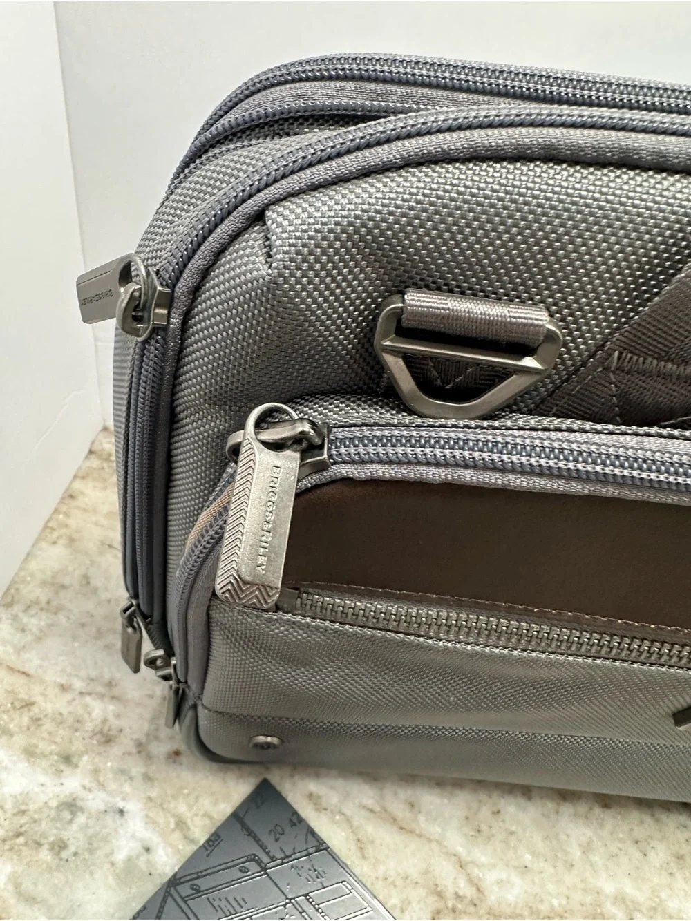 Briggs & Riley Gray Laptop Briefcase with Detachable Shoulder Strap